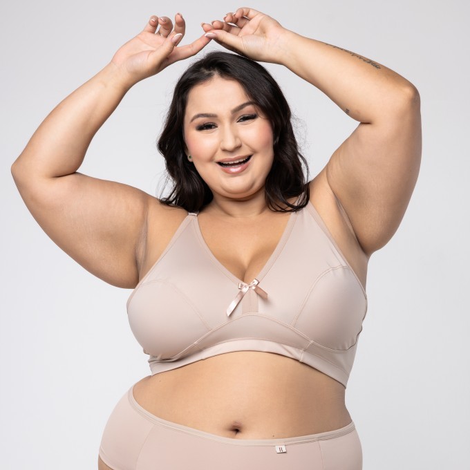 Sutiã em poliamida lisa plus size sem bojo alças reforçadas